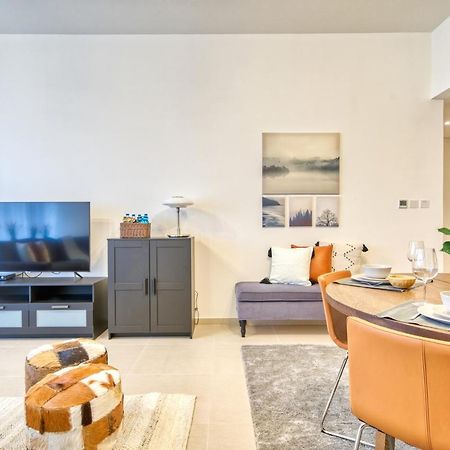 Incredible Views From This Classy Apt With Terrace Dubai Bagian luar foto