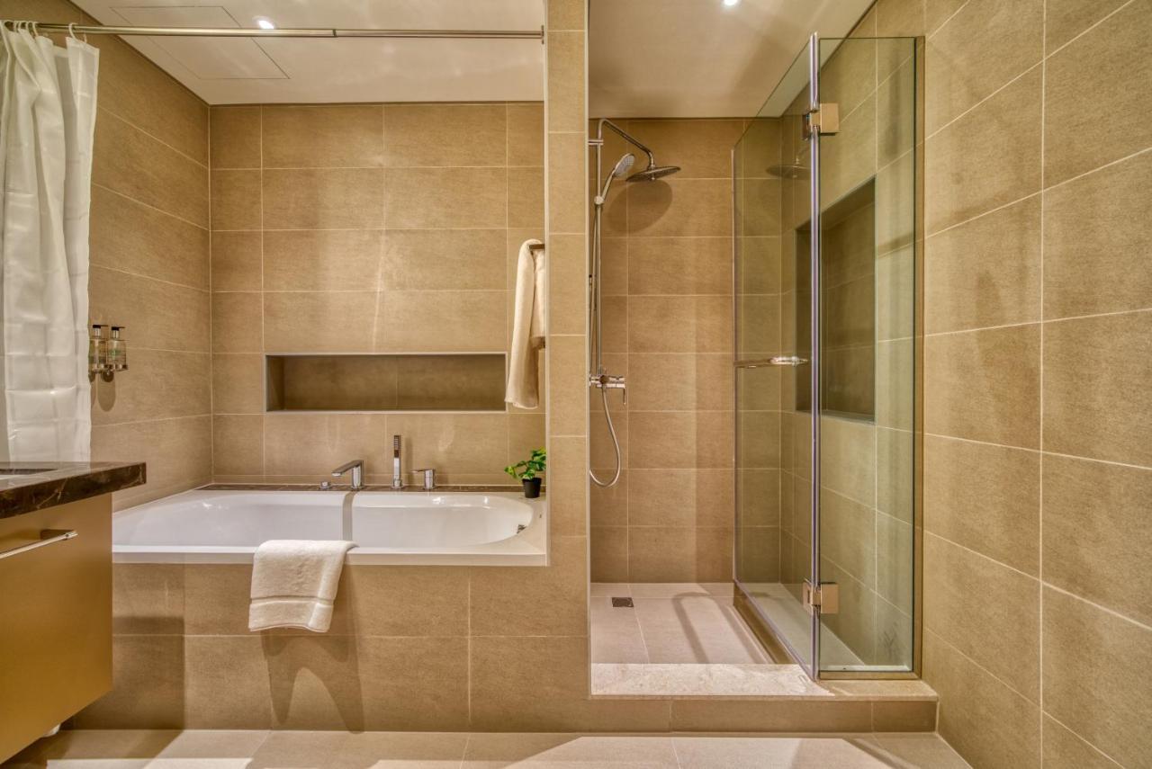 Incredible Views From This Classy Apt With Terrace Dubai Bagian luar foto