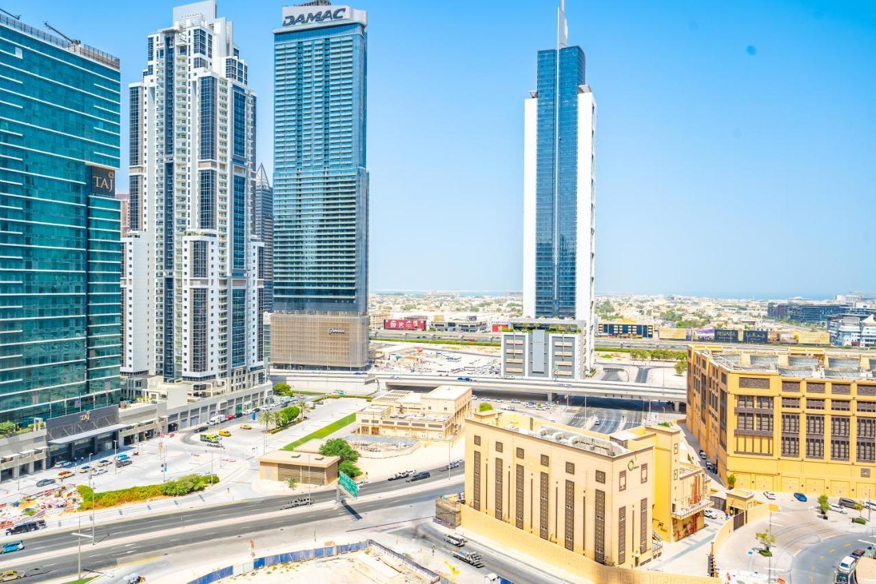 Incredible Views From This Classy Apt With Terrace Dubai Bagian luar foto