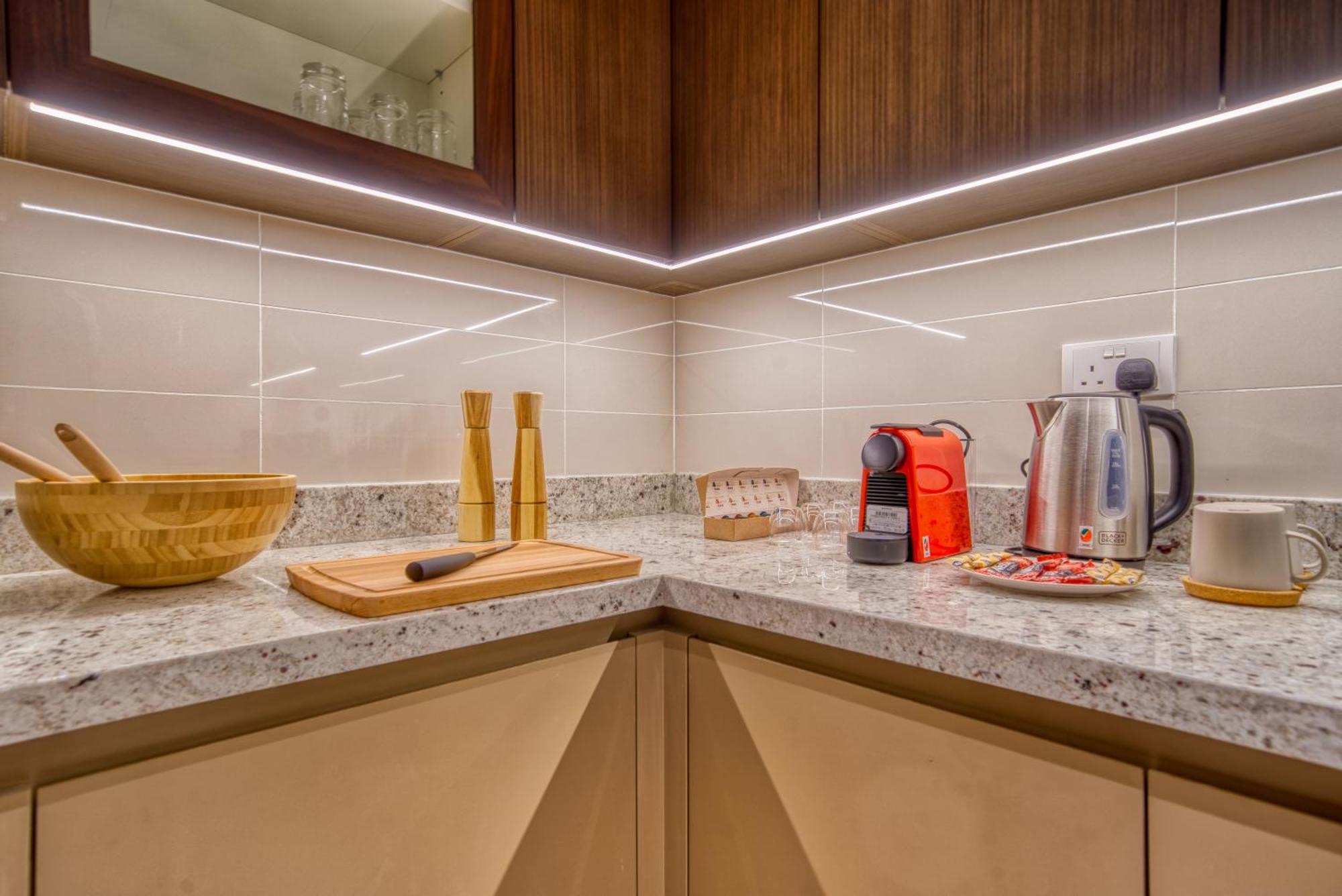 Incredible Views From This Classy Apt With Terrace Dubai Bagian luar foto