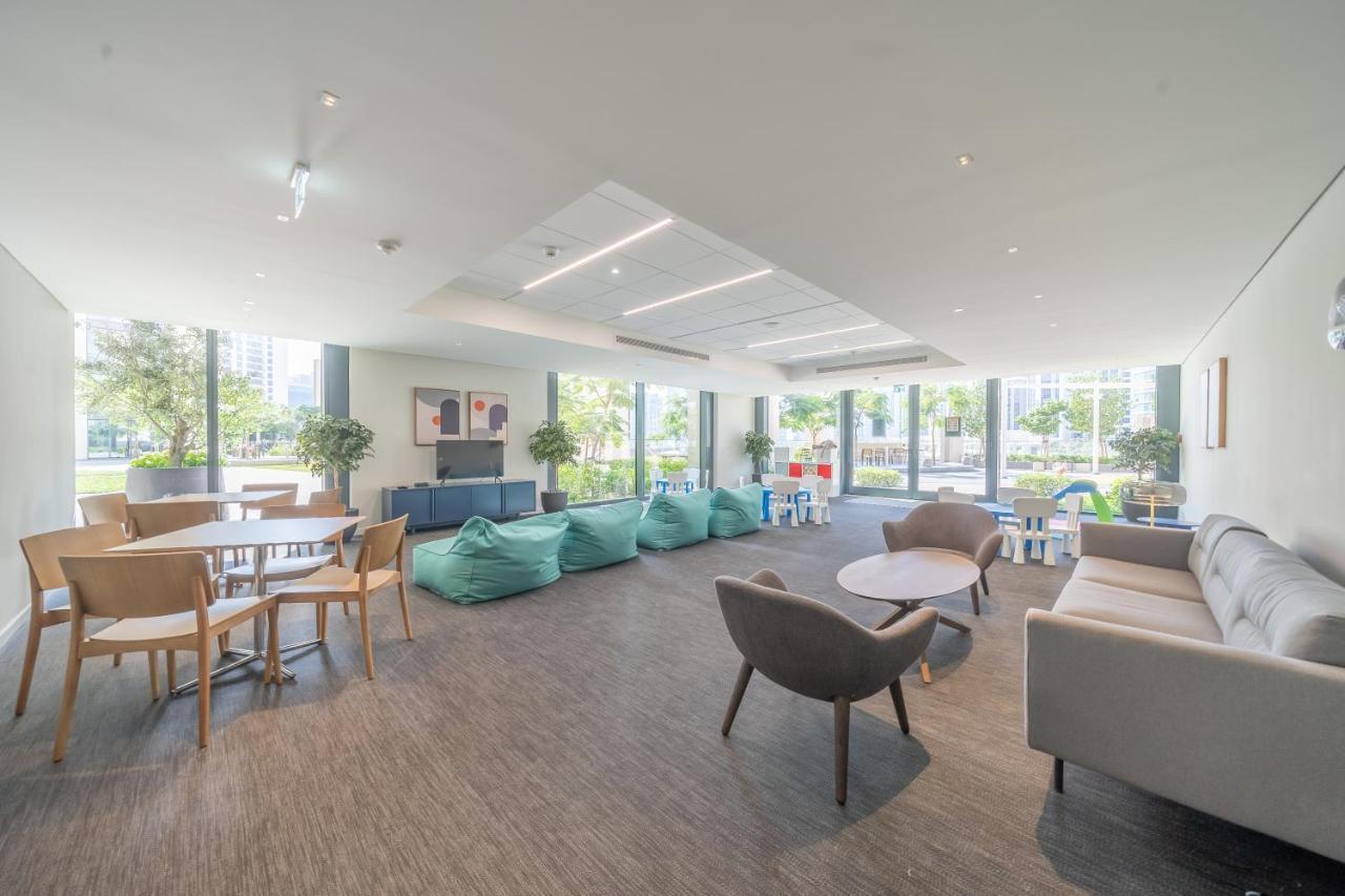 Incredible Views From This Classy Apt With Terrace Dubai Bagian luar foto