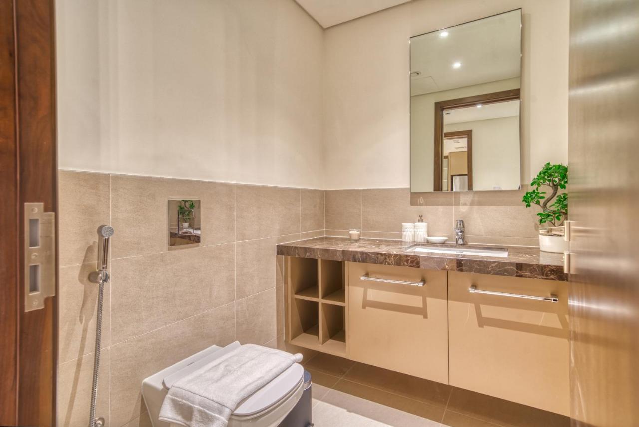 Incredible Views From This Classy Apt With Terrace Dubai Bagian luar foto
