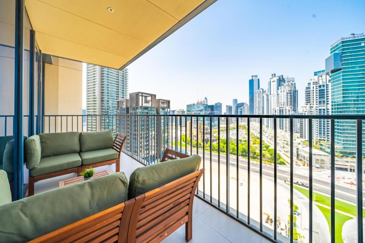 Incredible Views From This Classy Apt With Terrace Dubai Bagian luar foto